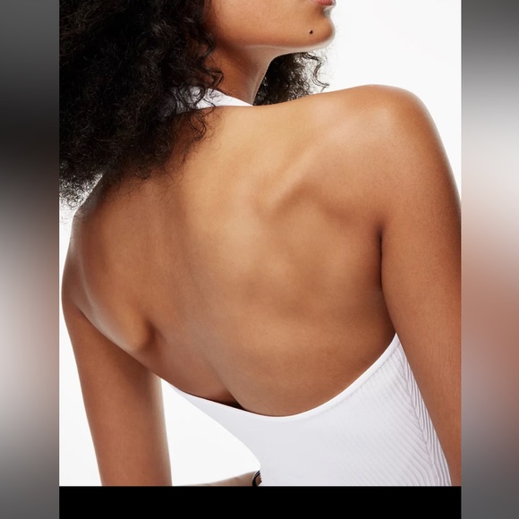 Aritzia Babaton
Sculpt Knit Backless Halter Top - Picture 2 of 5
